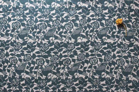 LINNETリネンプリント 薔薇と鳩 フラックス×グリーン